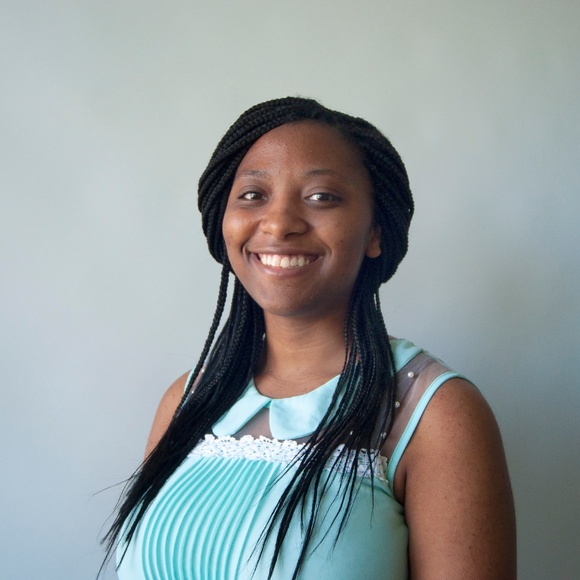 Meet your Posher, La'Tia - Picture 1 of 2